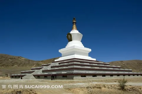 高原上美丽的稻城白塔图片 高原上美丽的稻城白塔图片