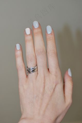 简约纯色美甲图片