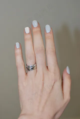 简约纯色美甲图片