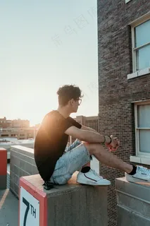 阳光明媚男生背影图片 阳光明媚男生背影图片
