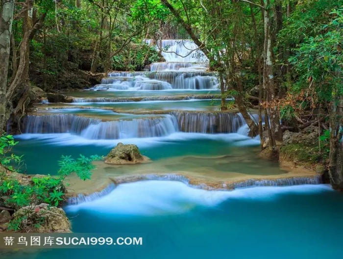 清新美丽的山涧水流风景图片