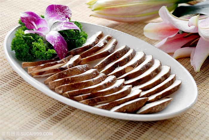 烤香菇的美食图片