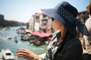 侧身美女头像图片