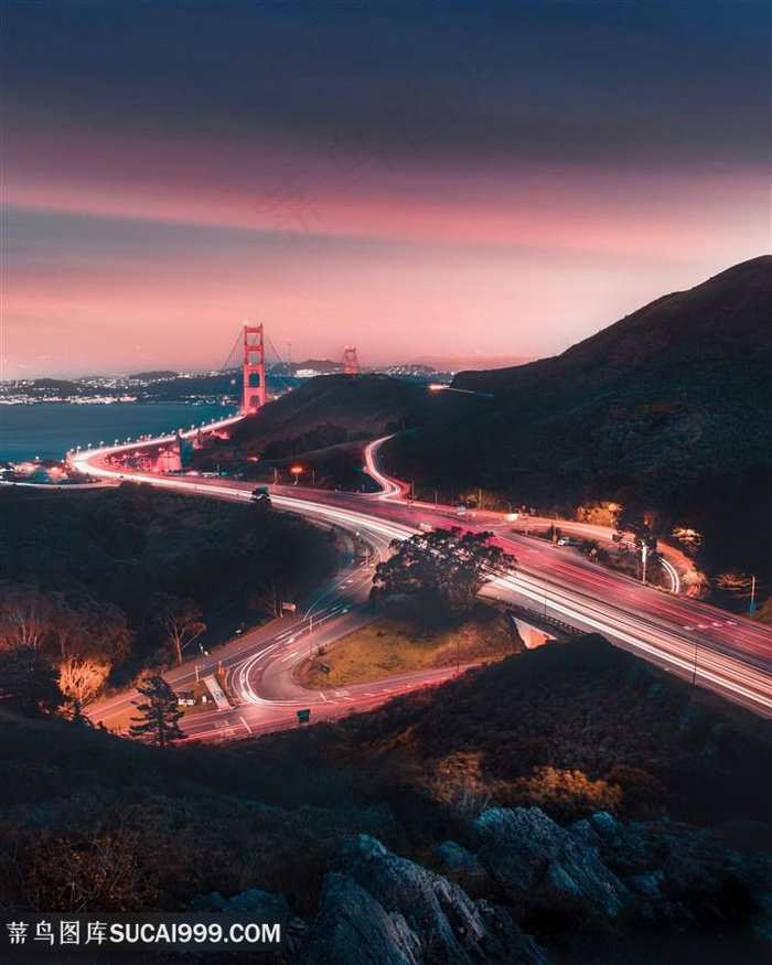 城市吊桥夜景图