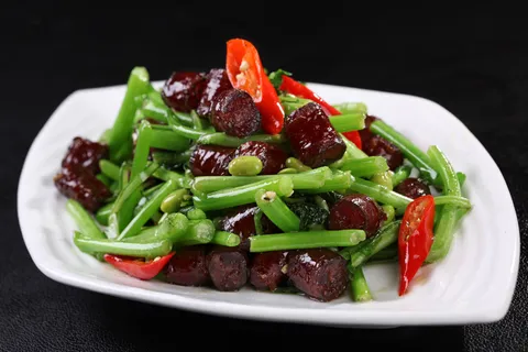 R01090菜心炒腊肠 (1)