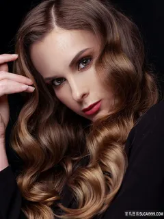 柔顺金发美女美容图片