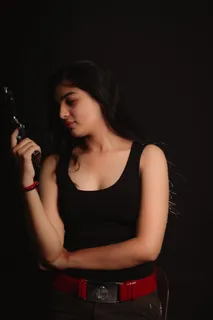性感持枪特工美女图片 性感持枪特工美女图片