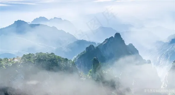 群山雾霭风景