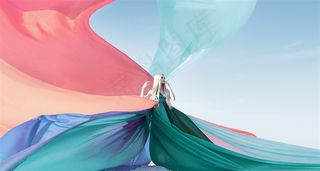 彩裙飞舞的美女