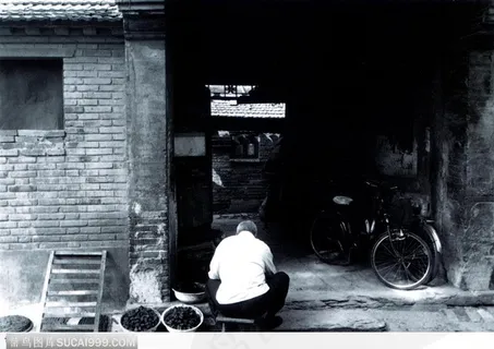 北京胡同印象-坐着的老人