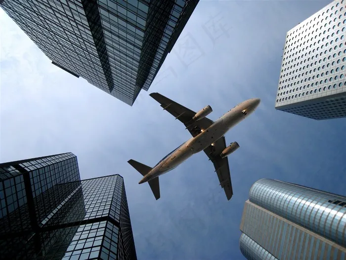 城市上空客机