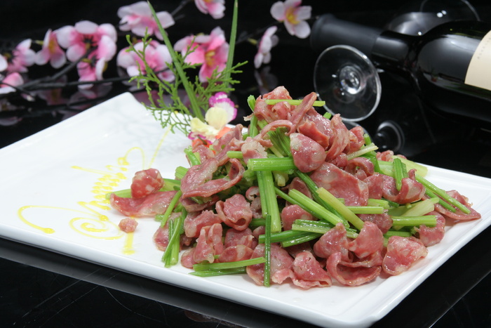 水芹菜炒腊肠 (1)