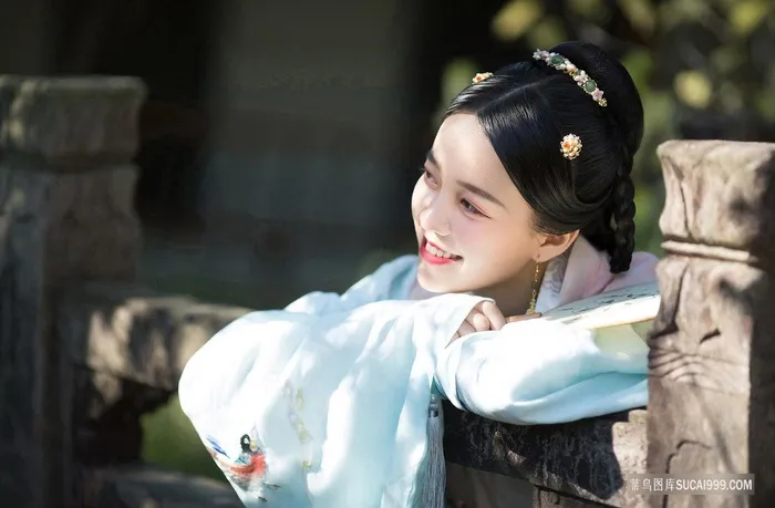 甜美清纯的古装美女图片