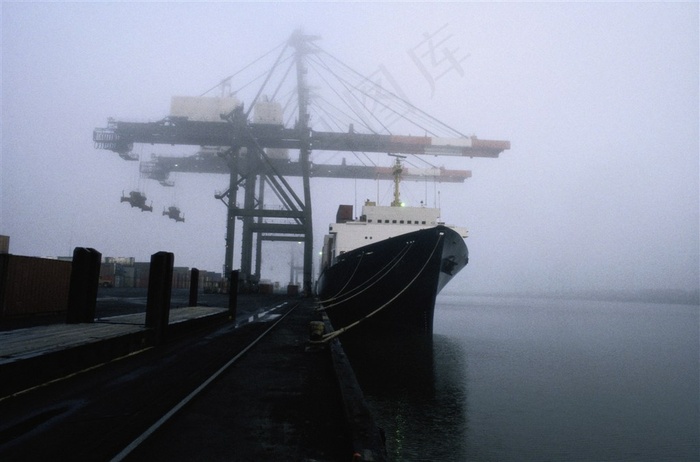 货轮码头摄影素材