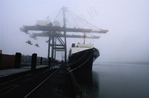 货轮码头摄影素材