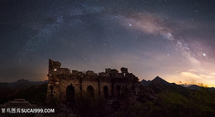 星空与废弃城堡唯美背景