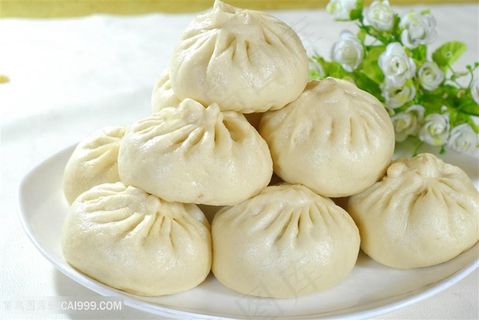 一盘包子大包子肉包菜包中华美食