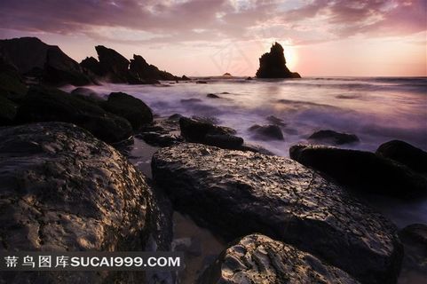 海边礁石自然风景图片