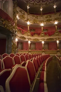 大剧院整齐的椅子