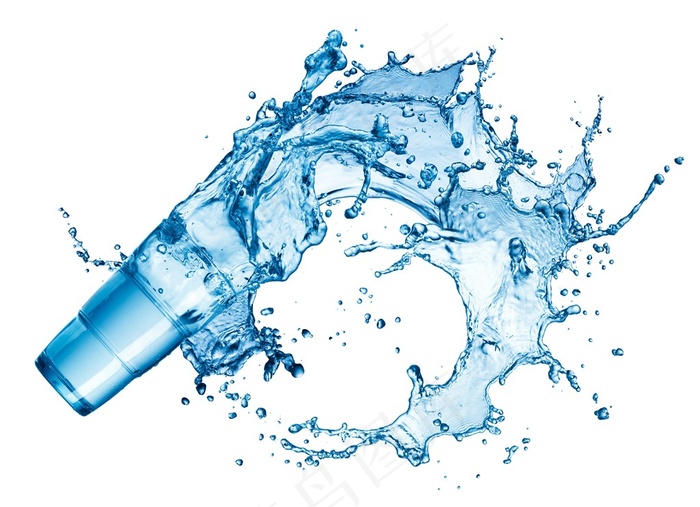 从杯子里撒出来的水花高清图片