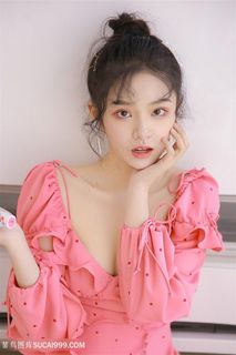 穿着粉色长裙的高清美女图片