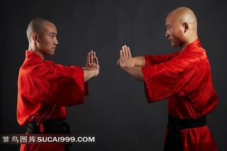 抱拳对练的少林和尚素材