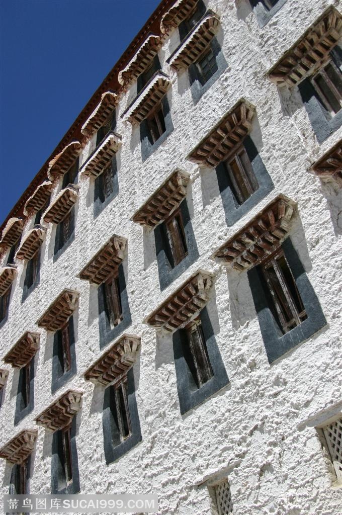 西藏布达拉宫的墙壁及窗户排列