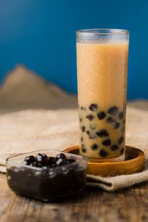 清爽夏季果汁饮品摄影照片