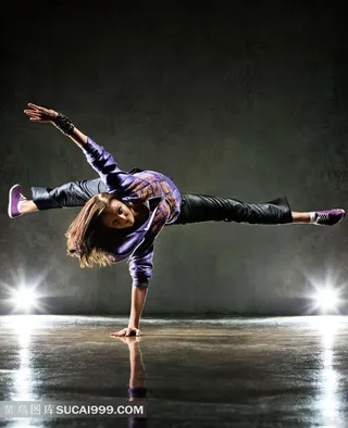 灯光映衬下的街舞美女图片