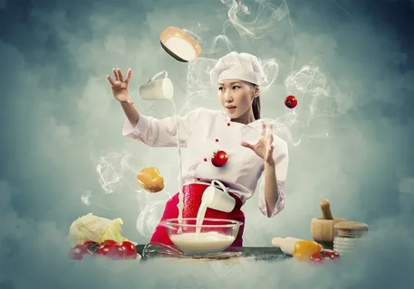 不断操纵食材制作美食的厨师 不断操纵食材制作美食的厨师