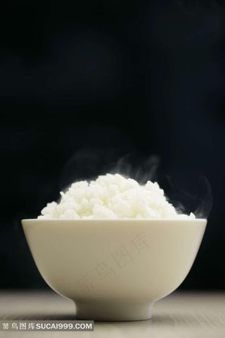 一碗冒着热气的米饭