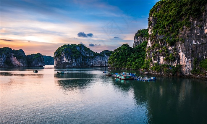 群山湖泊山水风景图片