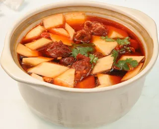 16 鲜萝卜牛肉锅-徐水大酒店