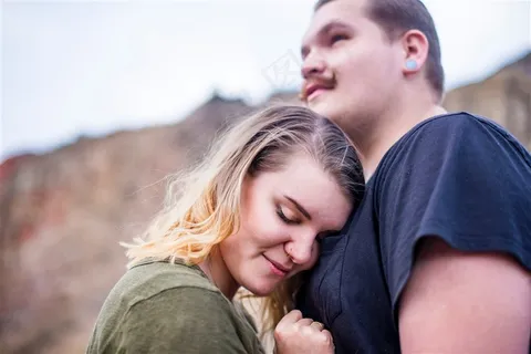 拥抱在一起的情侣摄影 拥抱在一起的情侣摄影