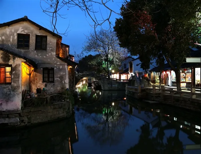 江苏周庄夜景图