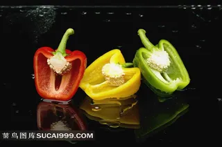 三个切开的大辣椒图片