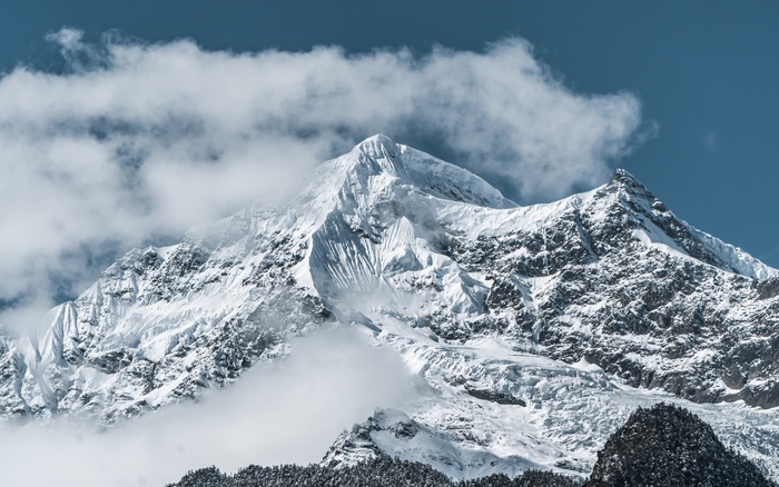 冬天白雪高山背景风景