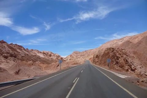 郊区蜿蜒公路风景图片 郊区蜿蜒公路风景图片