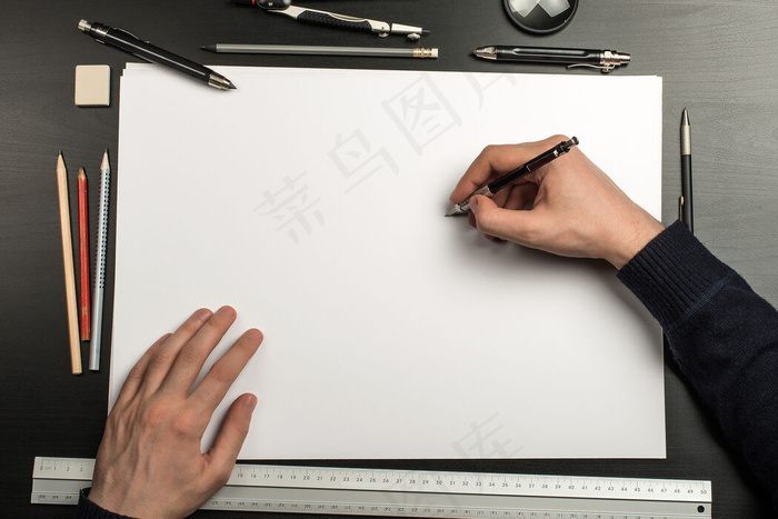 智能模板-用笔在画手绘场景样机psd模版下载