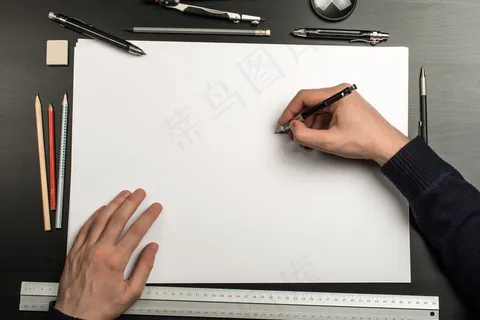 智能模板-用笔在画手绘场景样机 智能模板-用笔在画手绘场景样机
