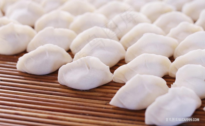 刚包好的饺子