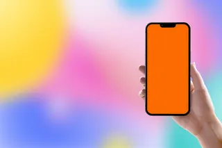 右手手持苹果手机场景图展示样机