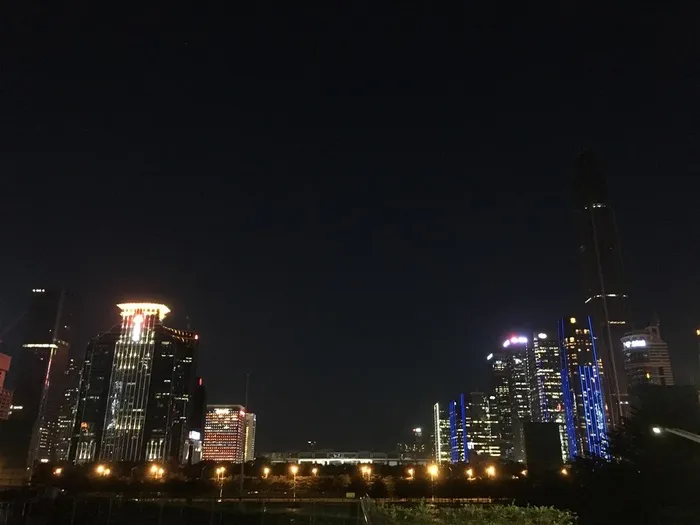 城市高楼夜景