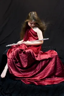 高清红衣女孩图片下载