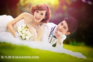 黄昏日落草原唯美婚纱照