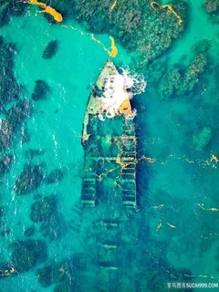 老旧的轮船沉海图片 老旧的轮船沉海图片