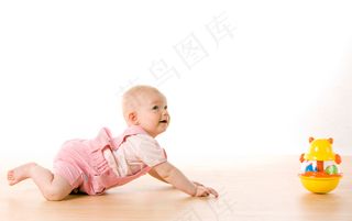 宝宝婴儿爬行可爱宝宝爬行