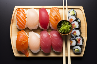 寿司三文鱼鱼籽手握美食摄影图