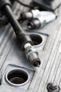 黑白火花塞图片