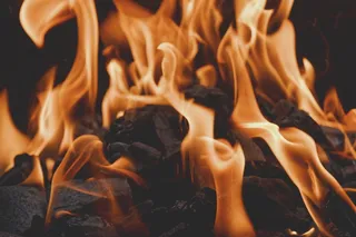 炭火火焰燃烧图片